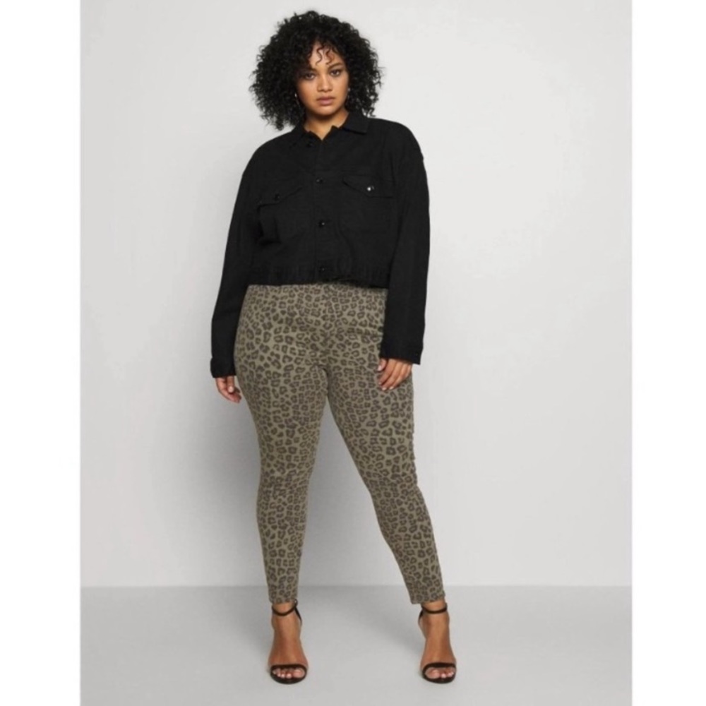 NWT Good American Good Waist Crop in Sage Leopard